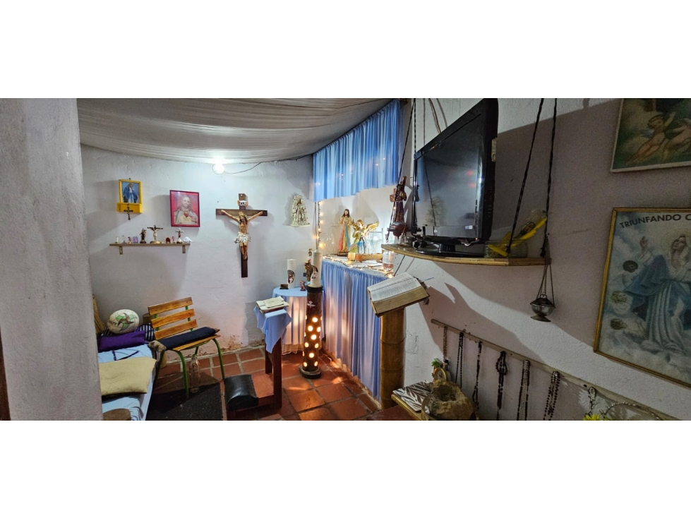 VENDO CASALOTE URBANA EN CHINACOTA - 5