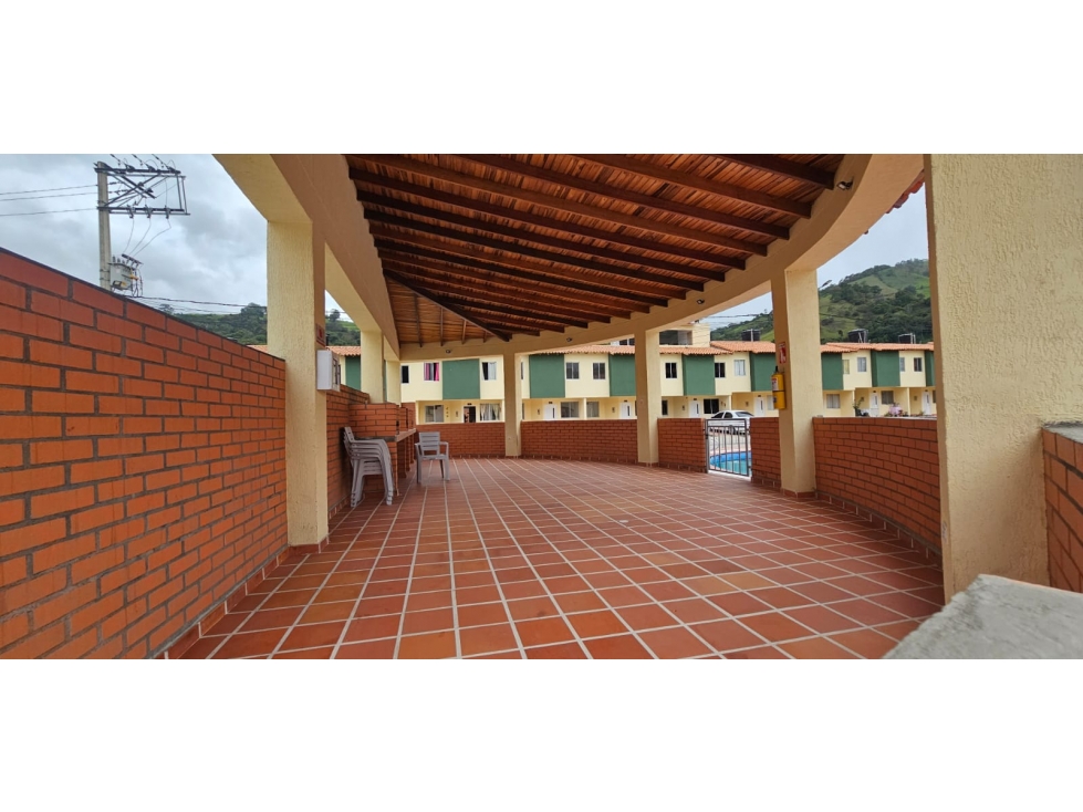 ARRIENDO CASA PARA ESTRENAR EN CONJUNTO CERRADO DE CHINACOTA — foto 3