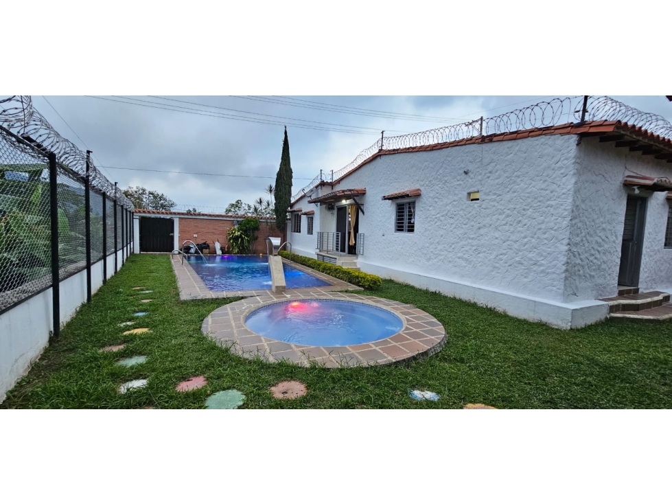 VENDO CABAÑA URBANA AMOBLADA EN CHINACOTA
