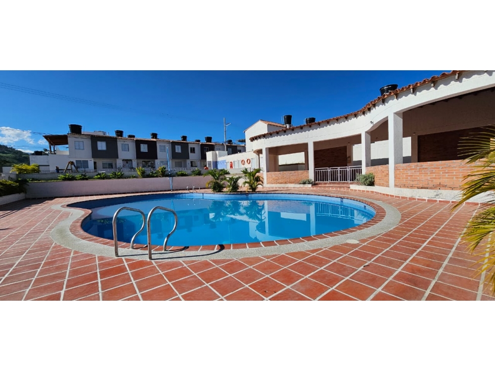 ARRIENDO CASA PARA ESTRENAR EN CHINACOTA - 1