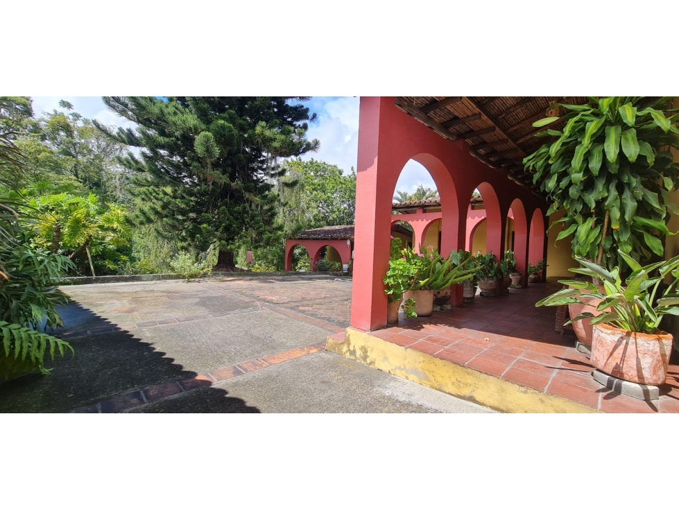 VENDO LOTE URBANO CON CASA COLONIAL EN CHINACOTA - 3