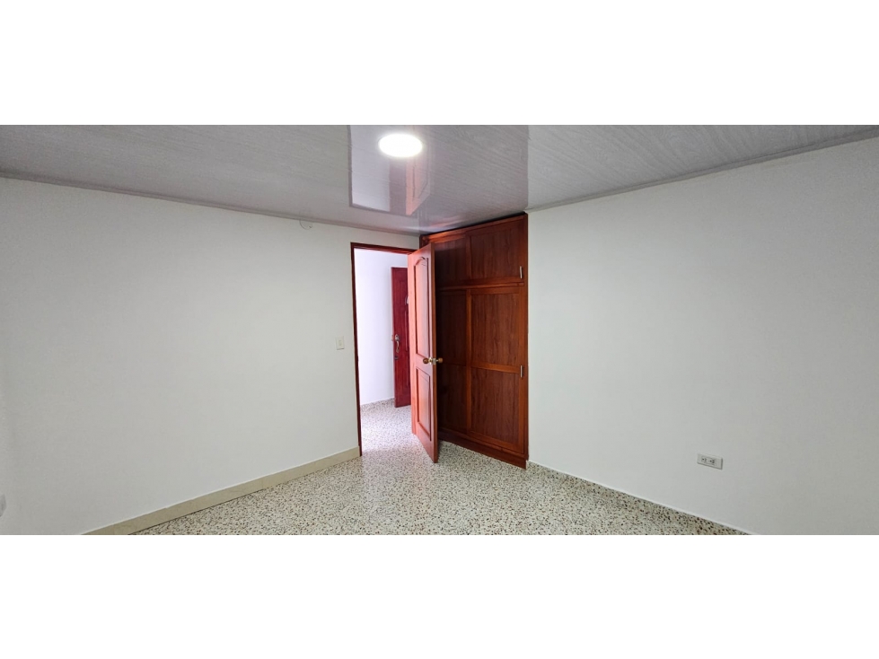 ARRIENDO APARTAESTUDIO FENTE AL PARQUE PRINCIPAL DE CHINACOTA - 2