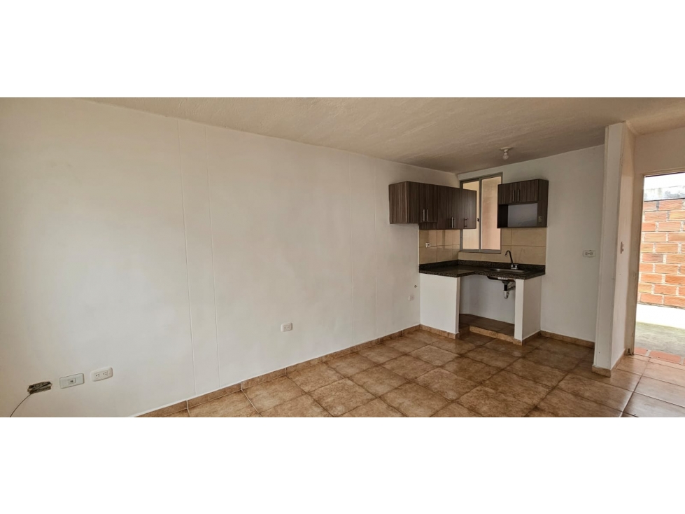 ARRIENDO CASA EN CONJUNTO CERRADO DE CHINACOTA