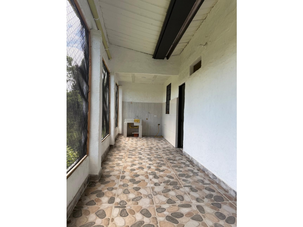 ARRIENDO APARTAMENTO DE SEGUNDO PISO PARA ESTREÑAR EN CHINACOTA - 5