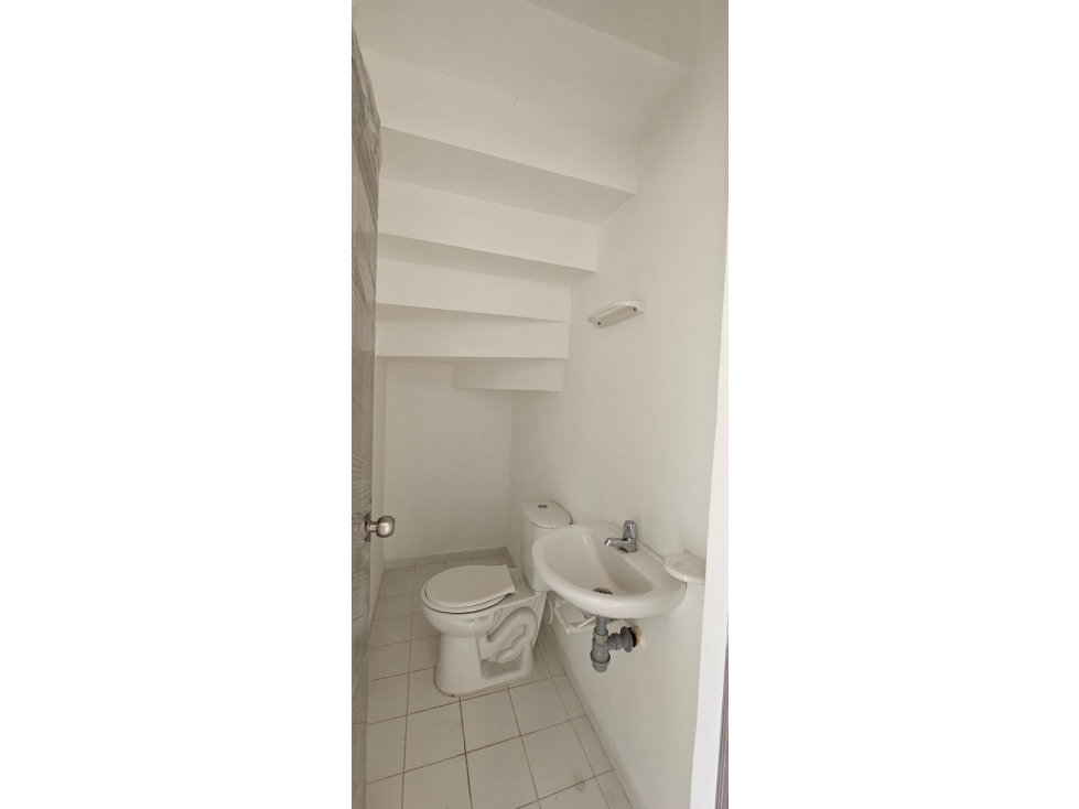 ARRIENDO CASA ECONOMICA EN CHINACOTA - 5