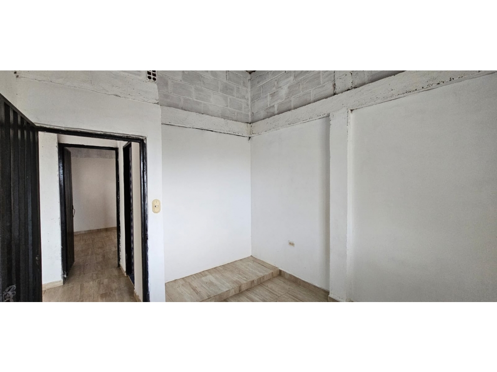 ARRIENDO CASA ECONOMICA EN CHINACOTA - 3