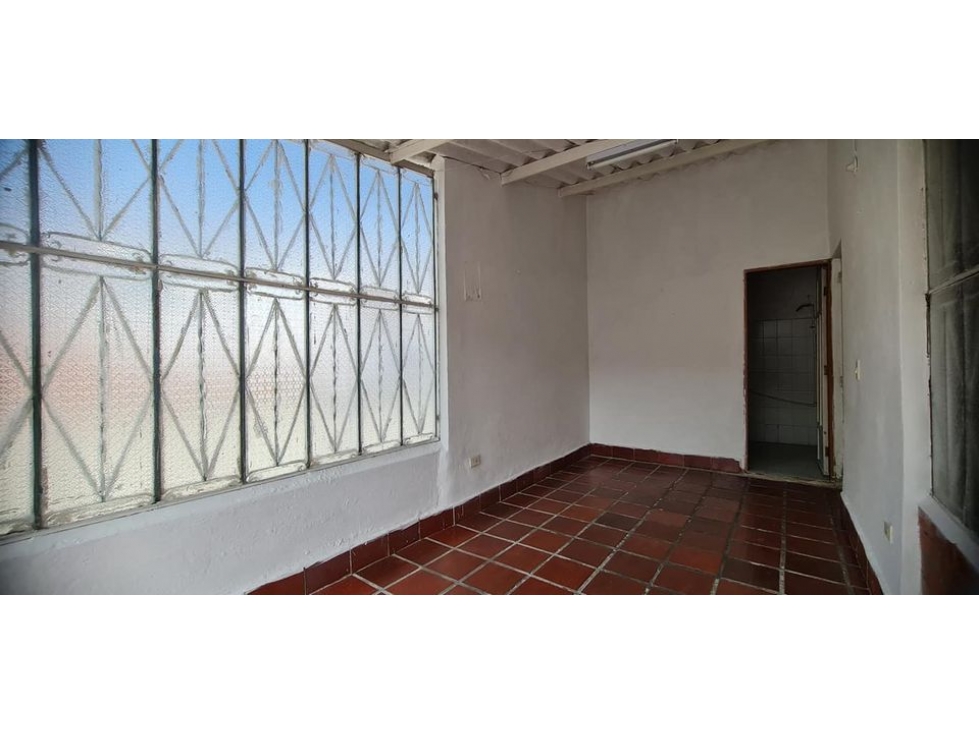 ARRIENDO LOCAL CENTRAL ESQUINERO EN CHINACOTA - 2