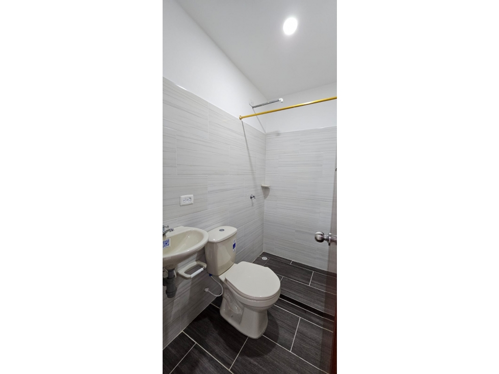 ARRIENDO CASA PARA ESTRENAR EN CHINACOTA - 5