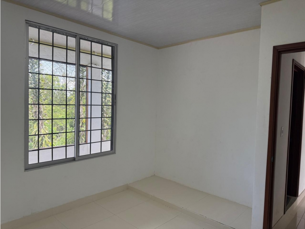 ARRIENDO APARTAMENTO DE SEGUNDO PISO PARA ESTREÑAR EN CHINACOTA - 6