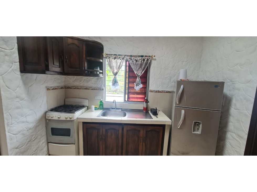 VENDO CABAÑA URBANA EN CHINACOTA - 6