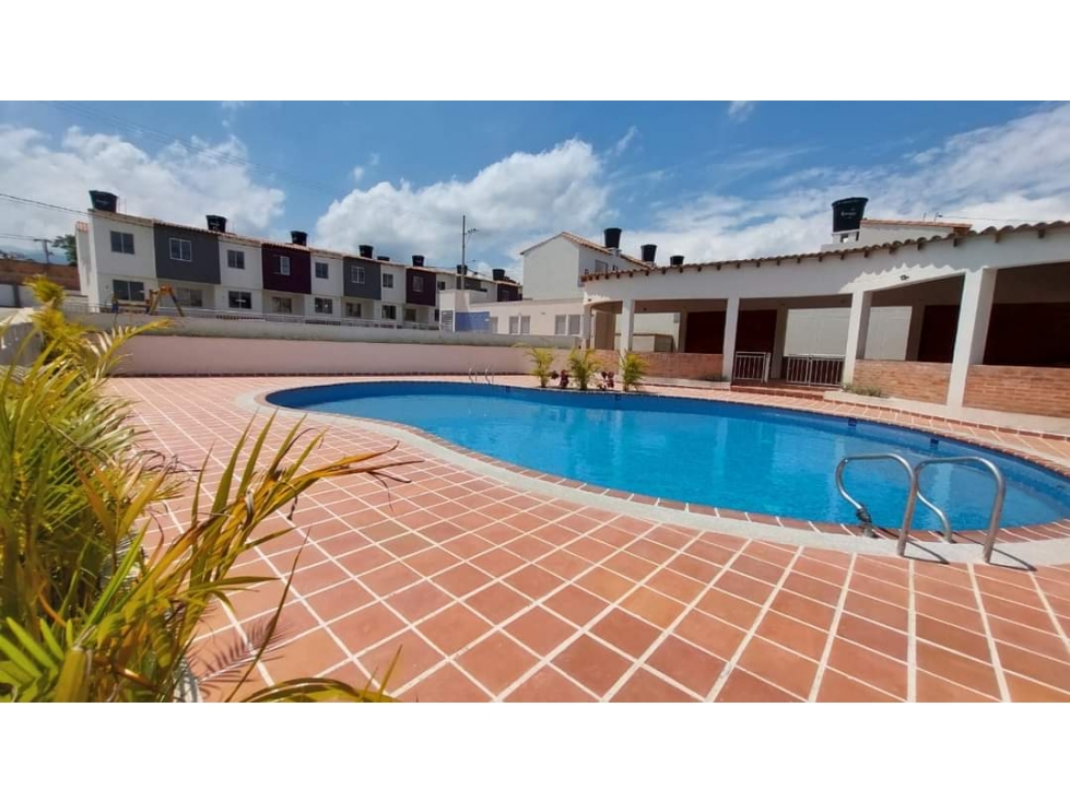 ARRIENDO CASA PARA ESTRENAR EN CHINACOTA - 2