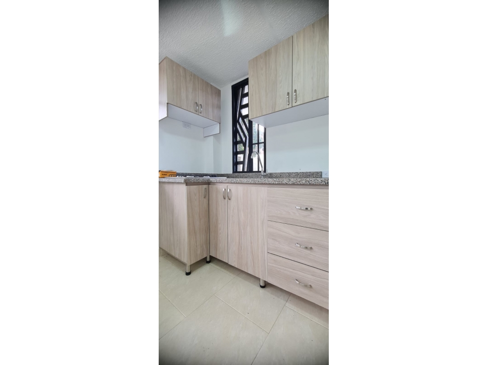 ARRIENDO APARTAMENTO PARA ESTRENAR EN CHINACOTA - 2