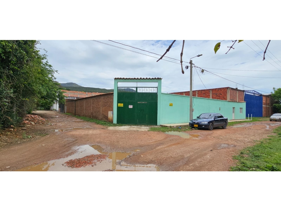 ARRIENDO BODEGA EN LA RECTA LOS VADOS (LOS PATIOS) - 1