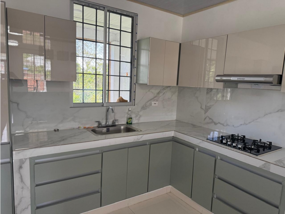 ARRIENDO APARTAMENTO DE SEGUNDO PISO PARA ESTREÑAR EN CHINACOTA - 1