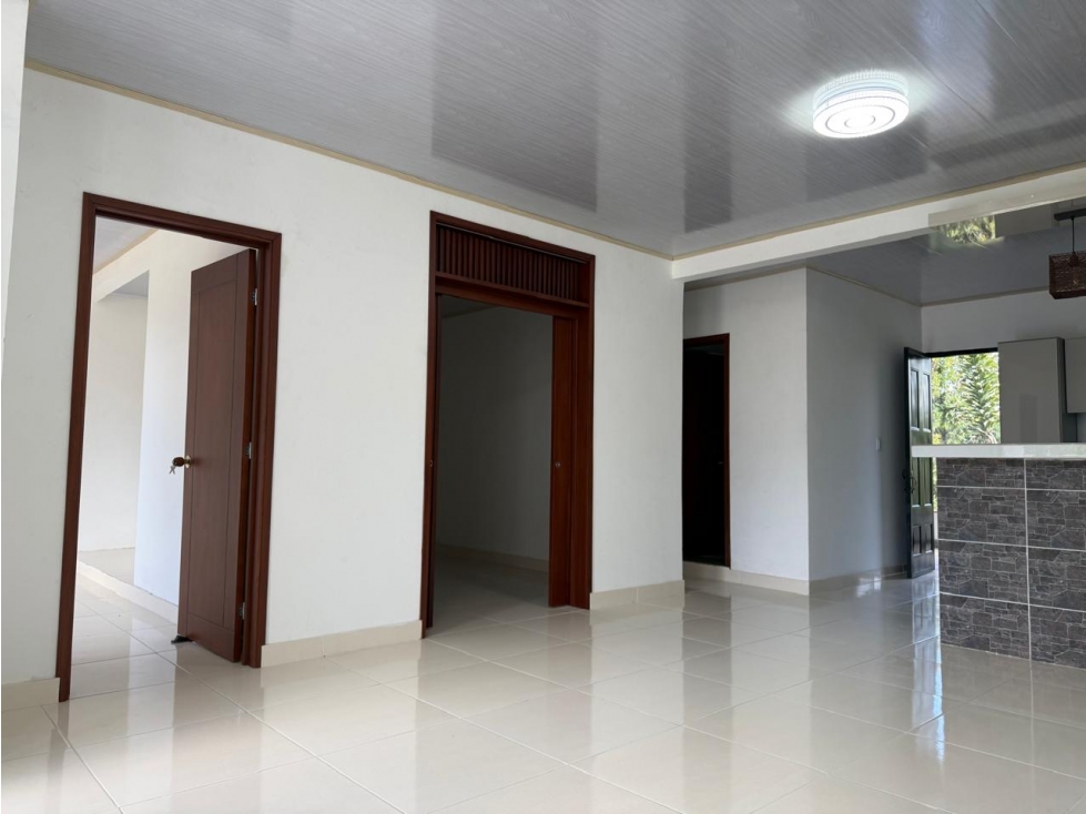 ARRIENDO APARTAMENTO DE SEGUNDO PISO PARA ESTREÑAR EN CHINACOTA - 2