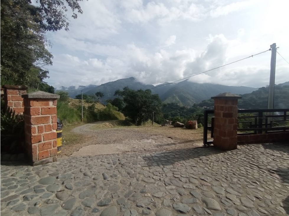 VENDO LOTE DE 5.270 m² EN LA PARCELACIÓN LA PALMICHALA EN TITIRIBÍ - 1