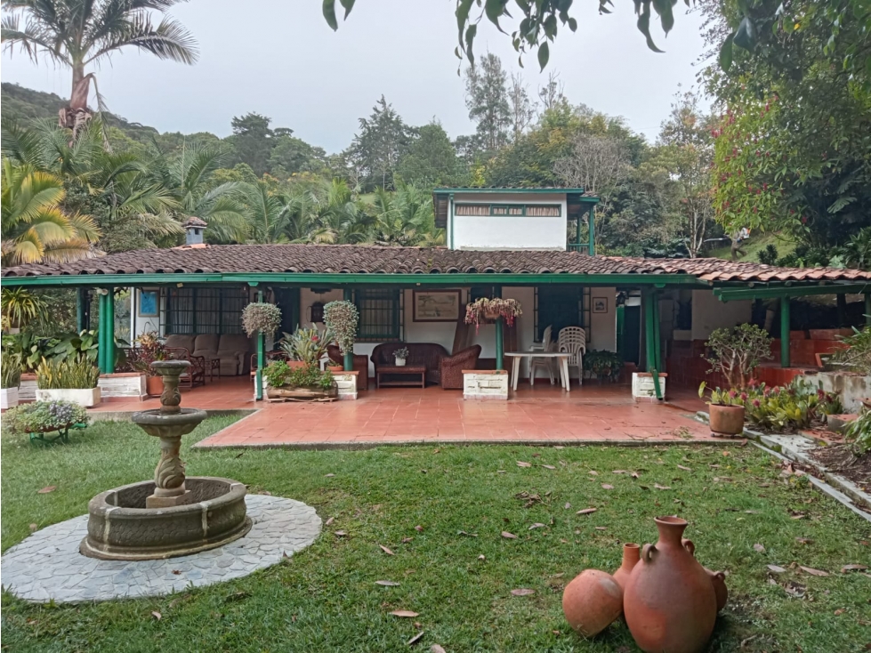 VENDO CASA FINCA EN EL RETIRO SECTOR LA MARÍA EN UNIDAD DE 6.400 m²