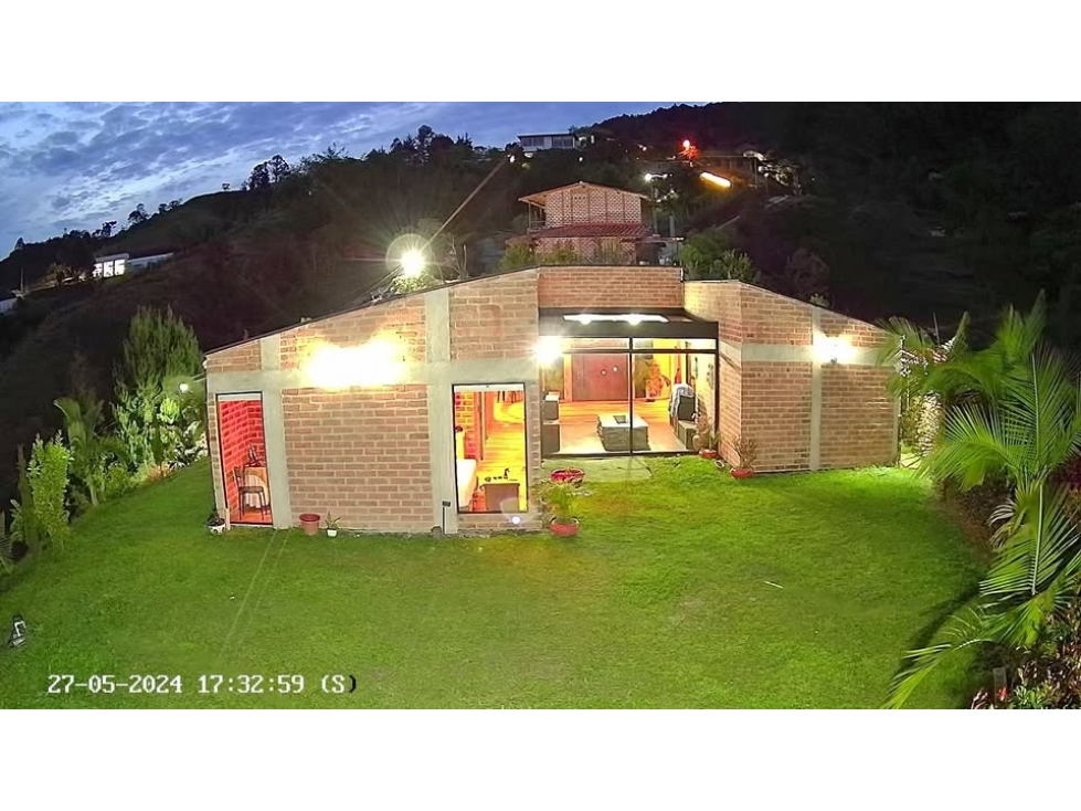 VENDO FINCA O CASA DE CAMPO EN GUARNE DE 1.400 M2 CERCA AL HIPÓDROMO