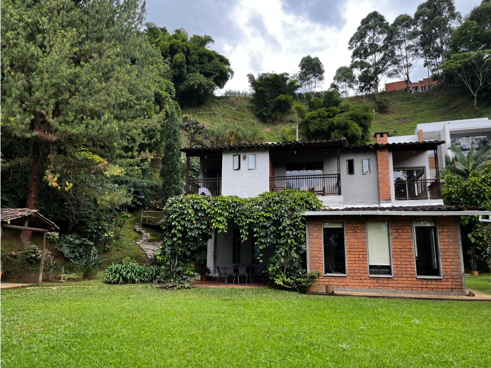 VENDO CASA CAMPESTRE EN SABANETA SECTOR LA DOCTORA DE 1.752 m²