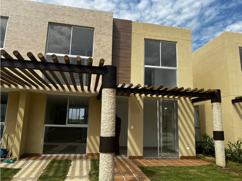 Lujosa casa en conjunto Doral