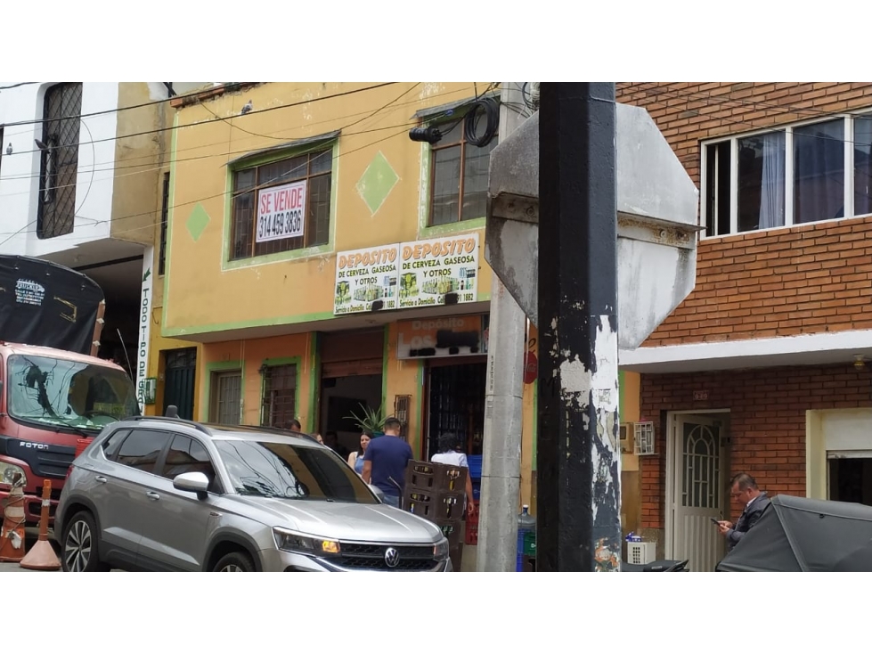 VENDO CASA DE USO MIXTO EN FUSA, BARRIO LUXEMBURGO!