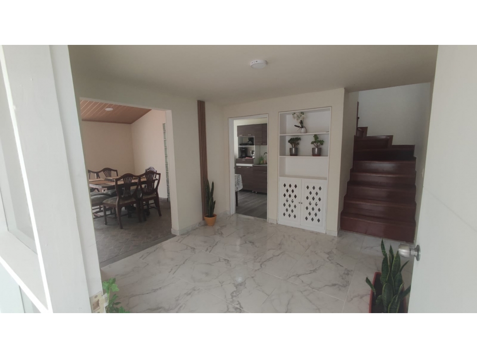 VENDO LINDA CASA MEDIANERA EN LA ALHAMBRA! — foto 5