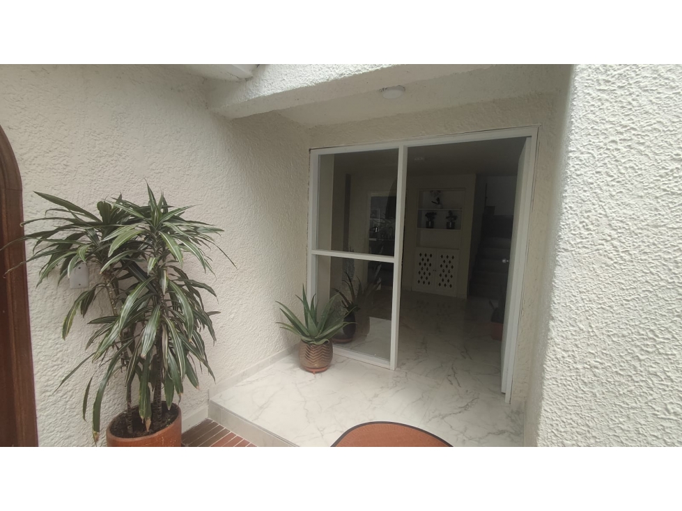 VENDO LINDA CASA MEDIANERA EN LA ALHAMBRA! — foto 4