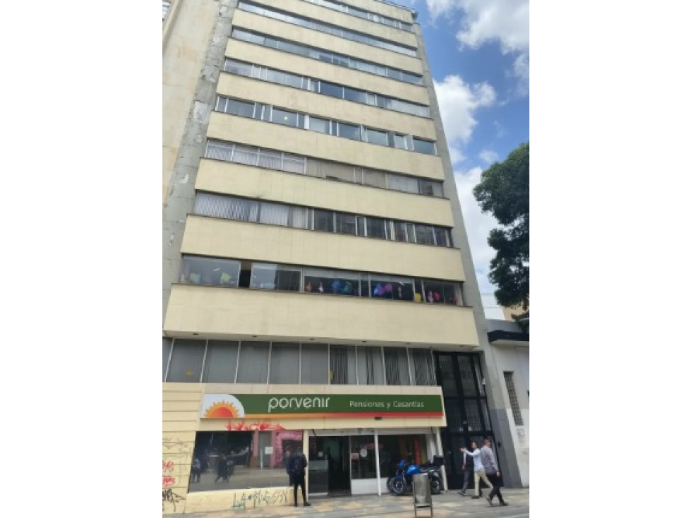 VENDO OFICINA SOBRE LA CARRERA SÉPTIMA CENTRO DE BOGOTÁ!