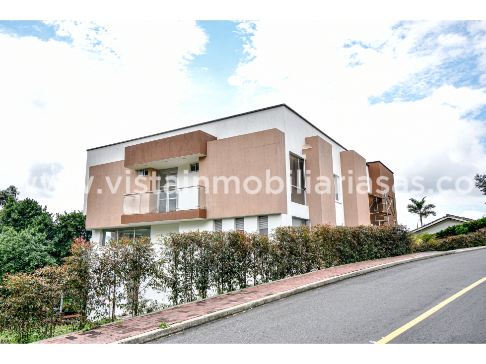 Venta Casa Conjunto Cerrado en el Sector de La Alhambra, Manizales