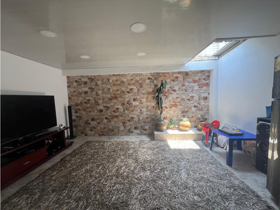 VENTA CASA 2 PISOS EN CIUDAD COUNTRY — foto 2