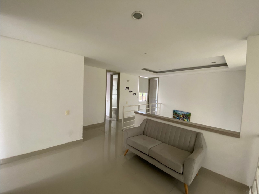 VENTA DE HERMOSA CASA DE 2 PISOS EN LAS MERCEDES — foto 5