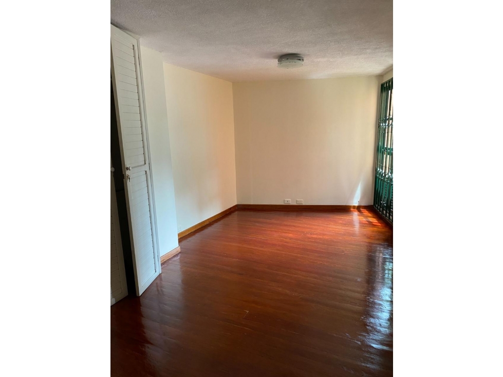 ALQUILER DE APARTAMENTO PRIMER PISO EN EL OESTE