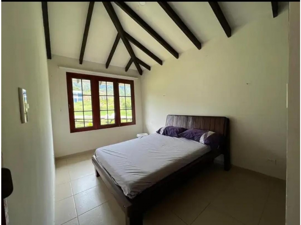 VENTA CASA FINCA DOS PISOS EN CONDOMINIO EN LAGO CALIMA