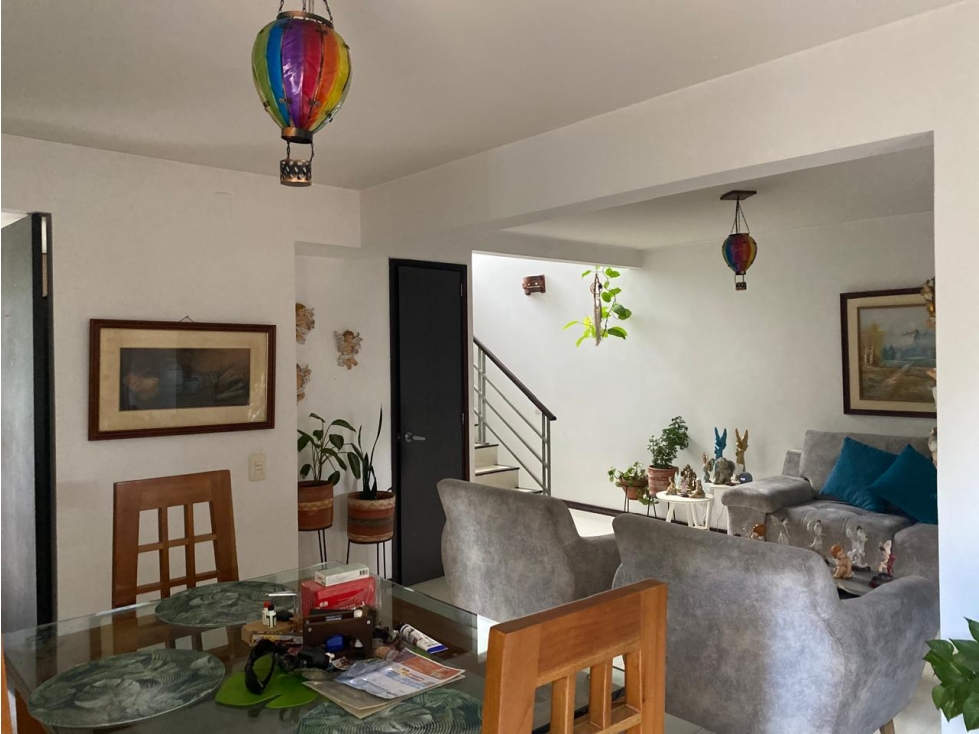 VENTA DE CASA DE TRES PISOS EN CONDOMINIO EN CIUDAD JARDIN