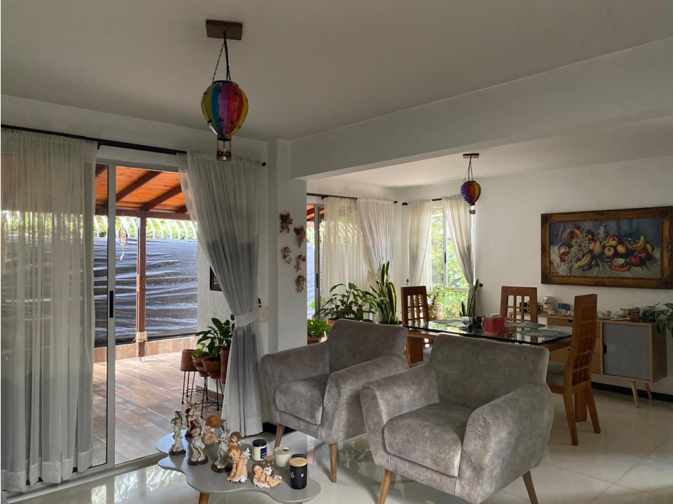 VENTA DE CASA DE TRES PISOS EN CONDOMINIO EN CIUDAD JARDIN — foto 3