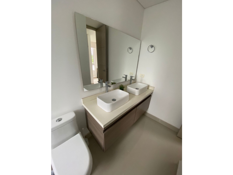 VENTA DE HERMOSA CASA DE 2 PISOS EN LAS MERCEDES — foto 6