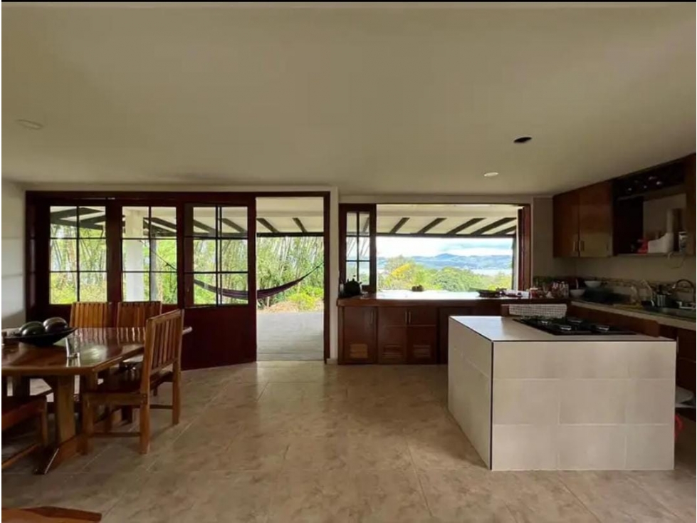 VENTA CASA FINCA DOS PISOS EN CONDOMINIO EN LAGO CALIMA — foto 2