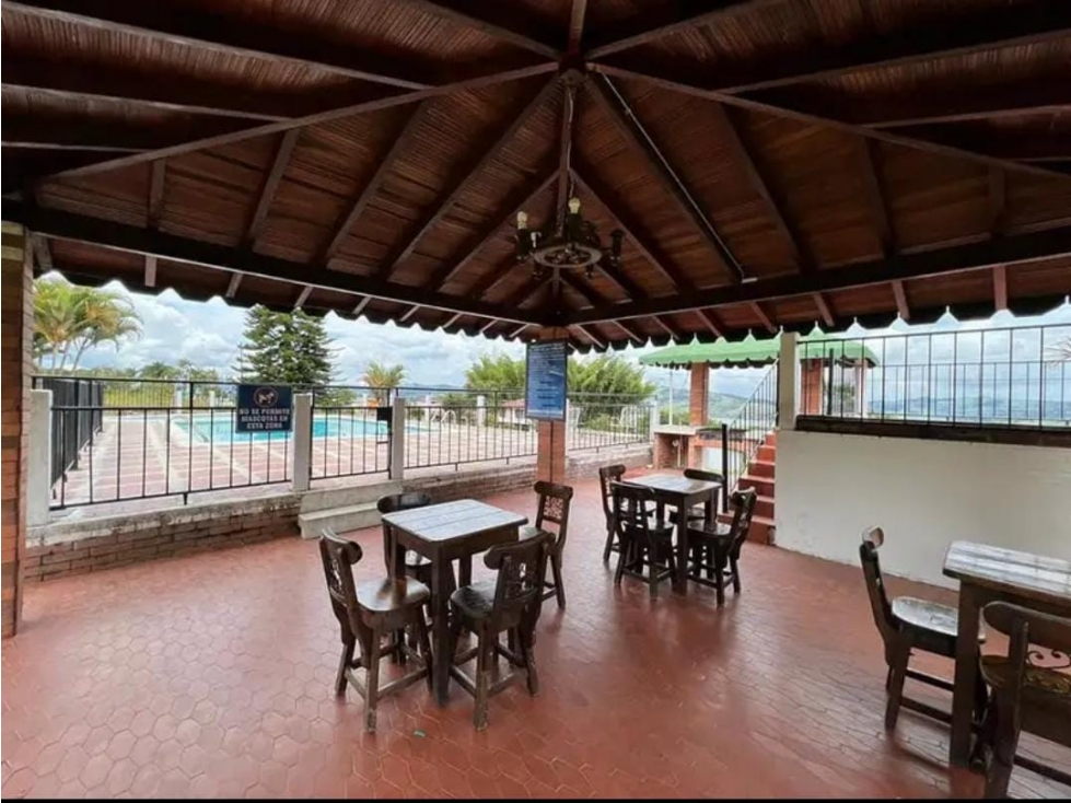VENTA CASA FINCA DOS PISOS EN CONDOMINIO EN LAGO CALIMA — foto 4