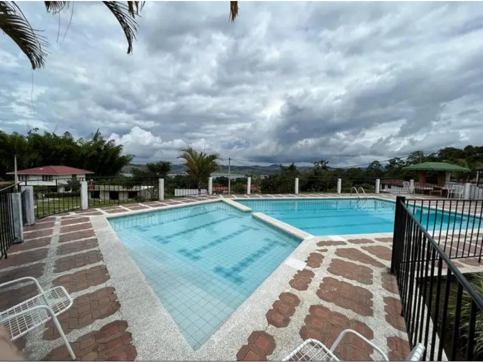 VENTA CASA FINCA DOS PISOS EN CONDOMINIO EN LAGO CALIMA — foto 6
