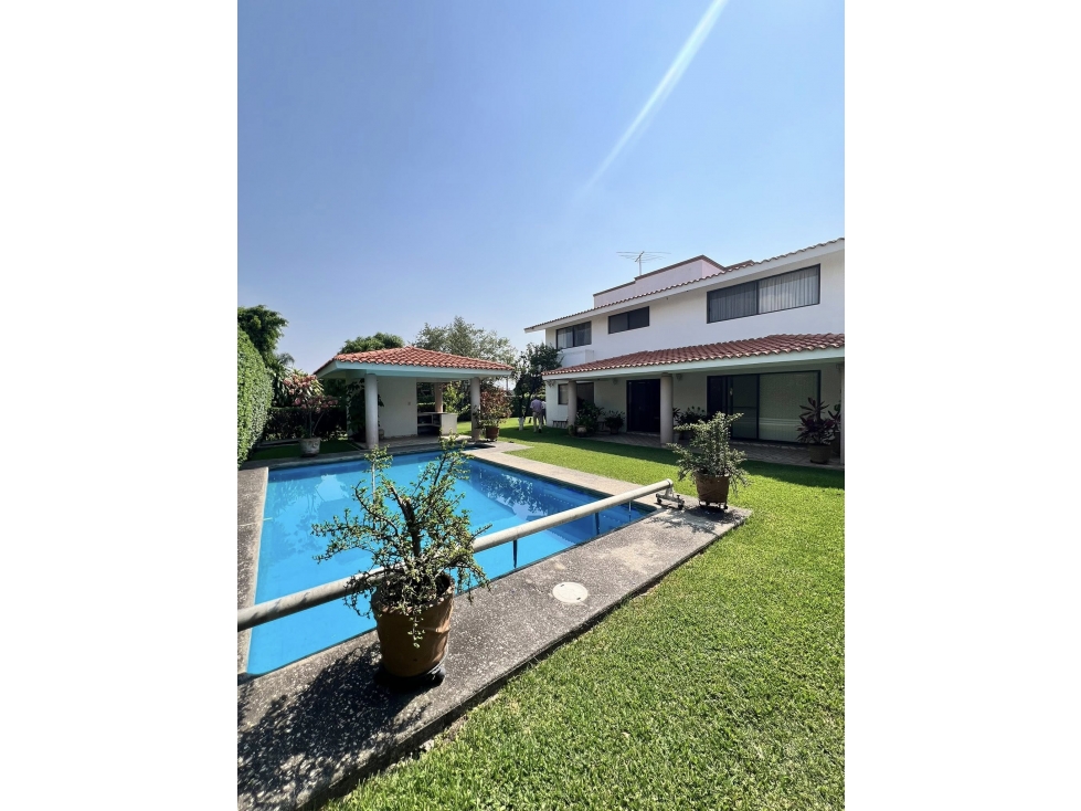 CASA EN VENTA CON GRAN JARDIN
