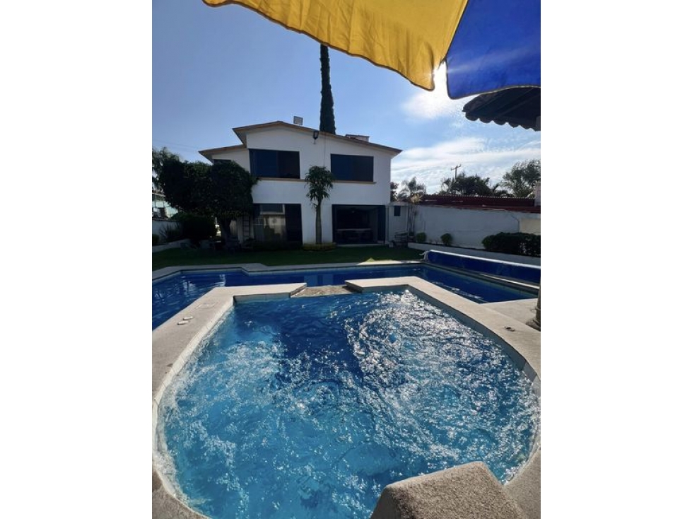 Renta de hermosa casa totalmente privada - 1