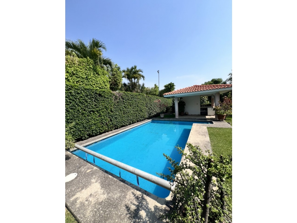 CASA EN VENTA CON GRAN JARDIN - 2
