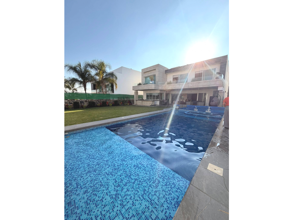ESPECTACULAR RESIDENCIA AMUEBLADA