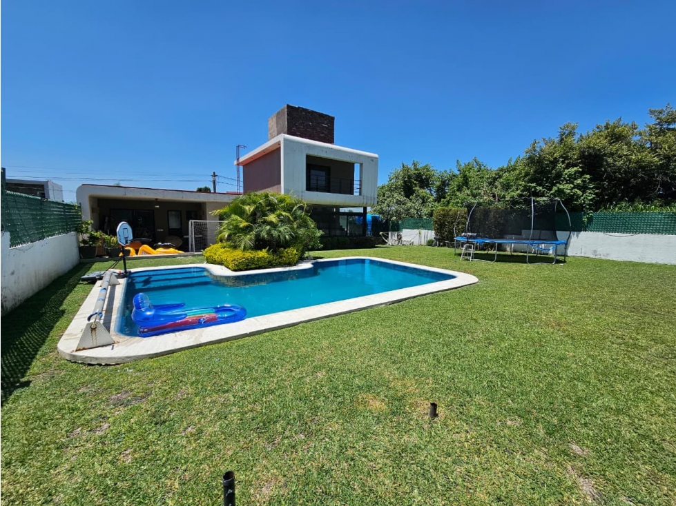 CASA EN VENTA CON GRAN JARDIN - 1