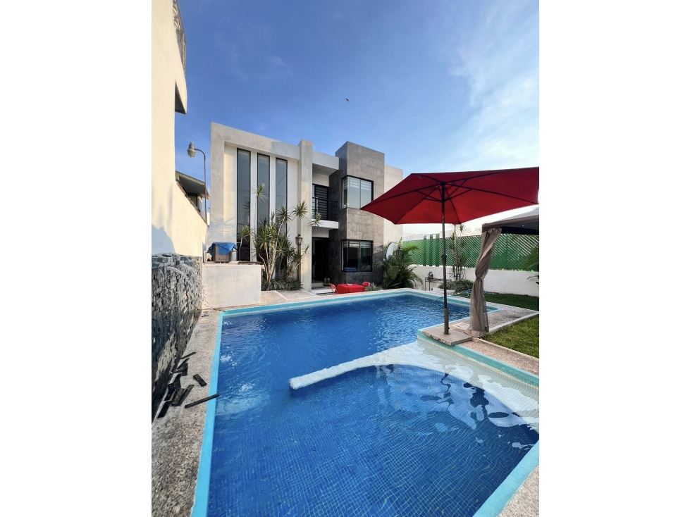 CASA EN VENTA CON ALBERCA - 1