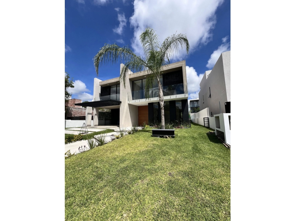CASA CON ALBERCA PRIVADA