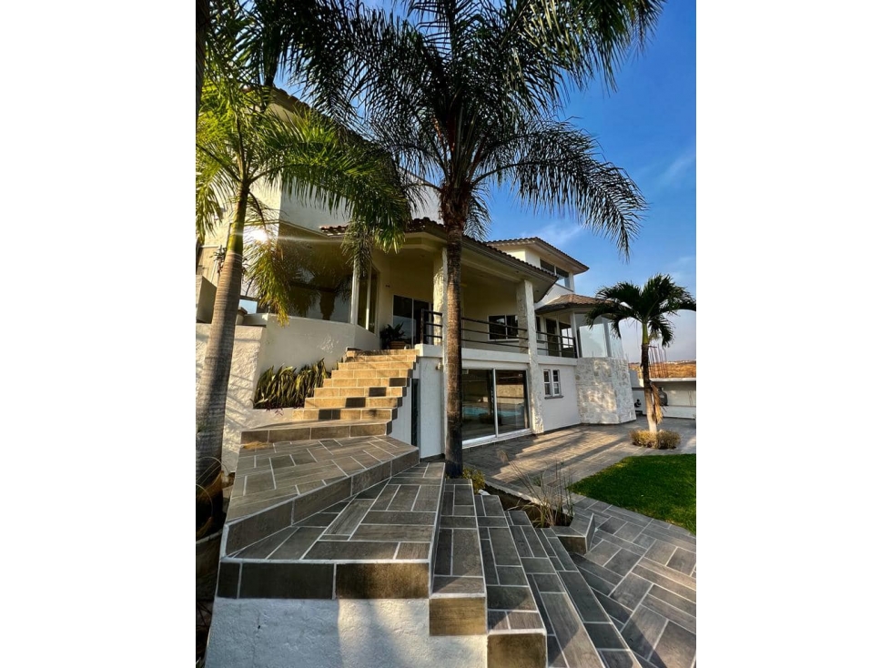 CASA CON AMPLIO JADIN EN LOMAS DE COCOYOC - 1