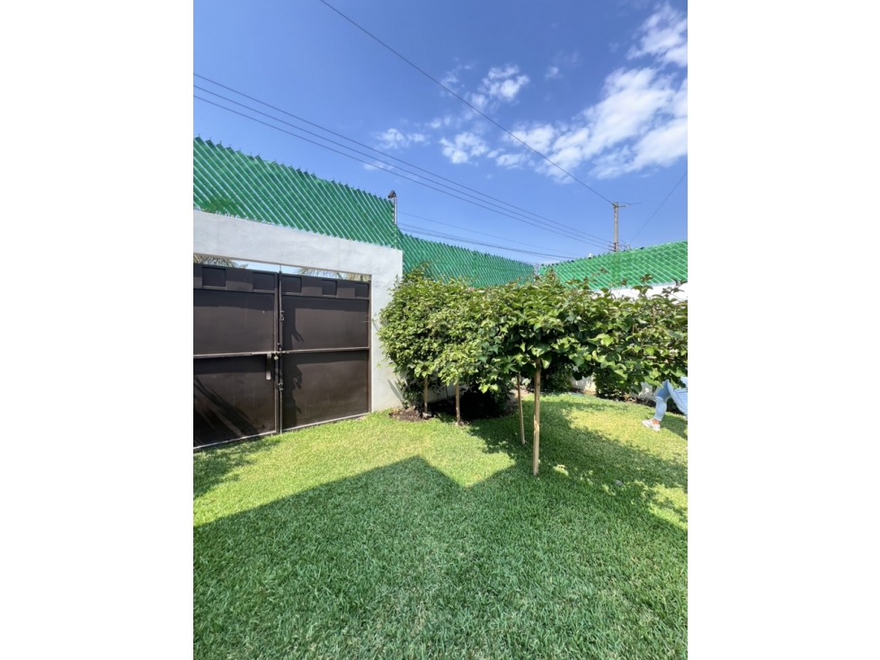 CASA EN VENTA CON ALBERCA - 2