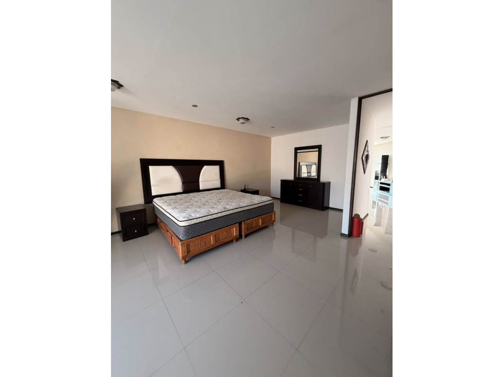 RENTA DE CASA AMUEBLADA - 3