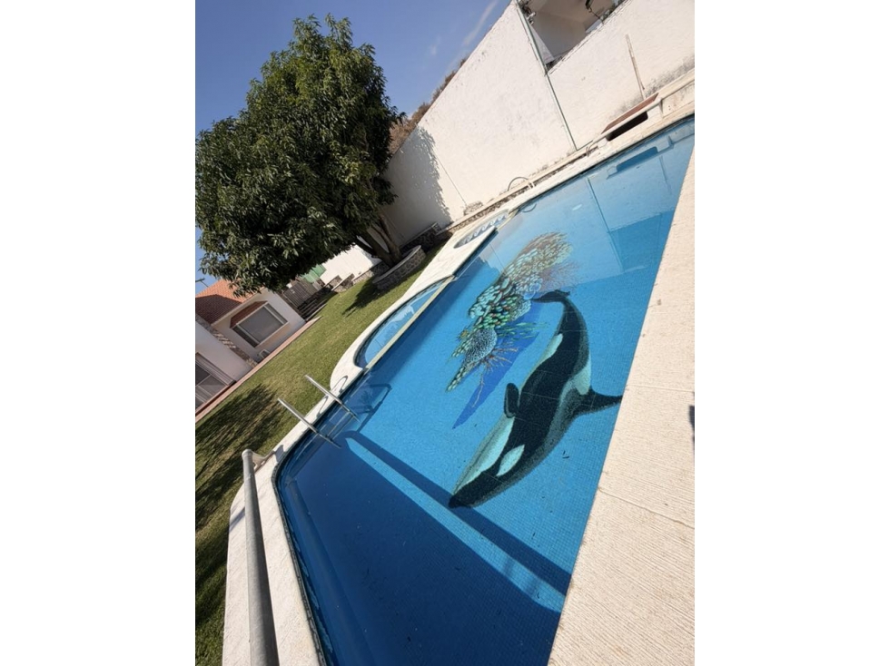 CASA EN RENTA ANUAL CON GRAN JARDIN — foto 2